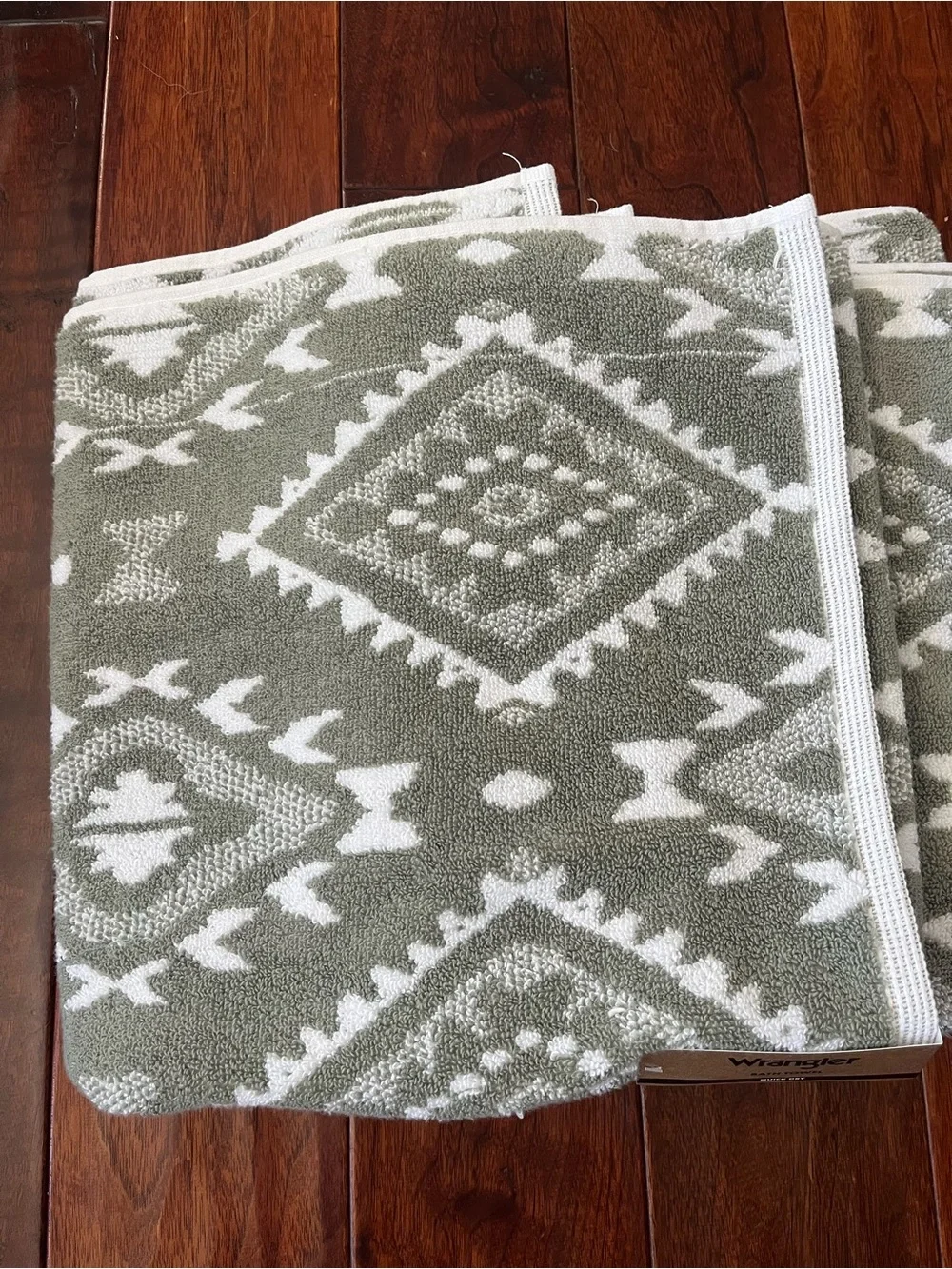 Wrangler Quick Dry Green & White Geometric Bath and Hand Towels